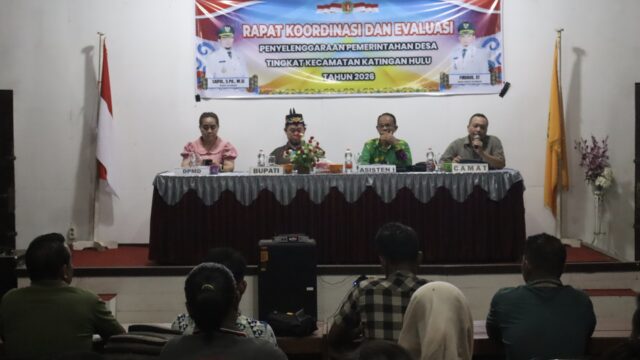 Bupati Katingan Tekankan Tanggung Jawab Aparatur Desa dalam Rapat Evaluasi di Katingan Hulu