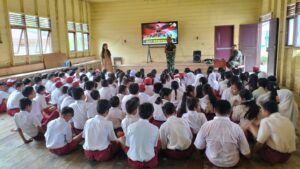 TNI Hadir di Sekolah, Tanamkan Wawasan Kebangsaan kepada Pelajar di Tewang Sanggalang Garing