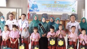 Bantuan Perlengkapan Sekolah Diharapkan Tingkatkan Motivasi Belajar Siswa SD Di Katingan